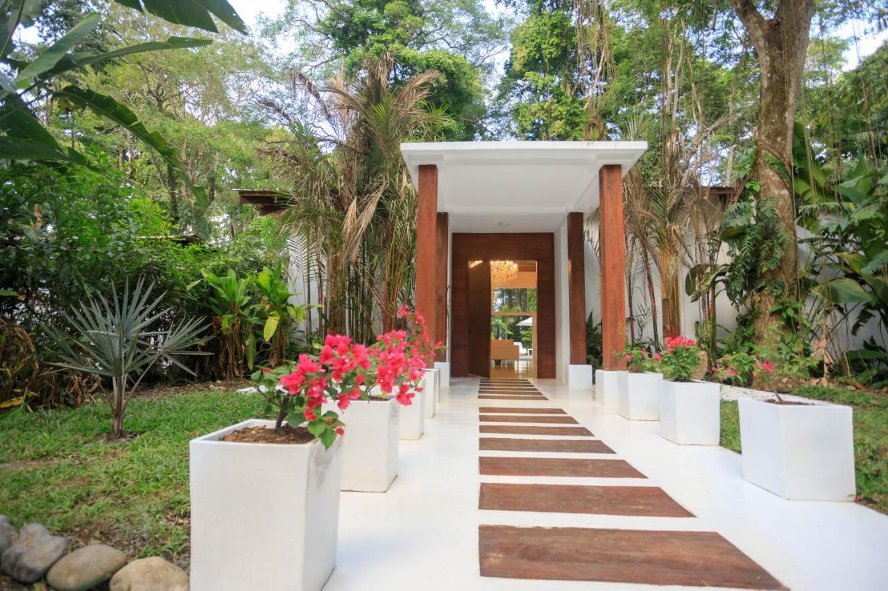 Gigi Brown Villa Paparazzi Beachfront Puerto Viejo de Talamanca ภายนอก รูปภาพ