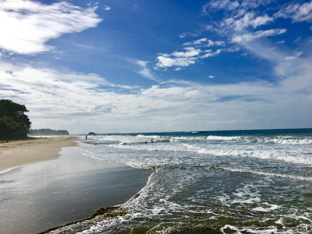 Gigi Brown Villa Paparazzi Beachfront Puerto Viejo de Talamanca ภายนอก รูปภาพ