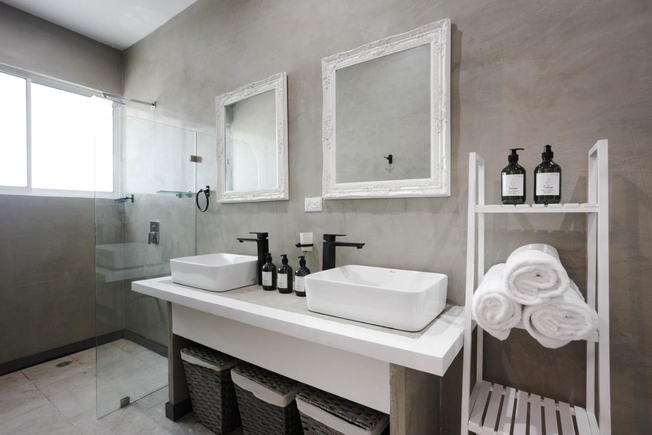 Gigi Brown Villa Paparazzi Beachfront Puerto Viejo de Talamanca ภายนอก รูปภาพ